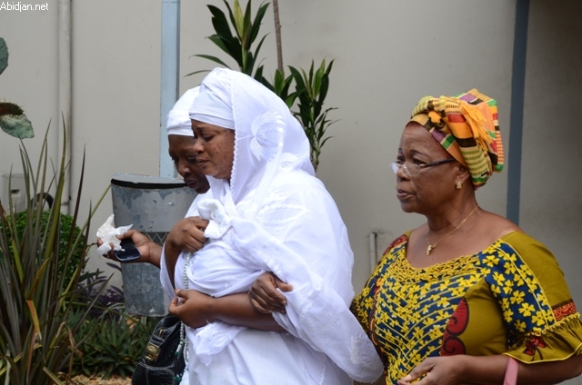 10 jours après le décès de bakary Nimaga : La 1ère Dame réconforte sa famille